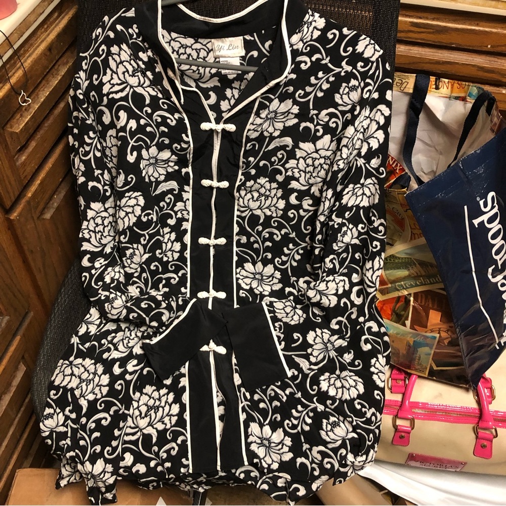 🐲Yi-Lin Silk Shirt - 557 $35 or $30’w/offer